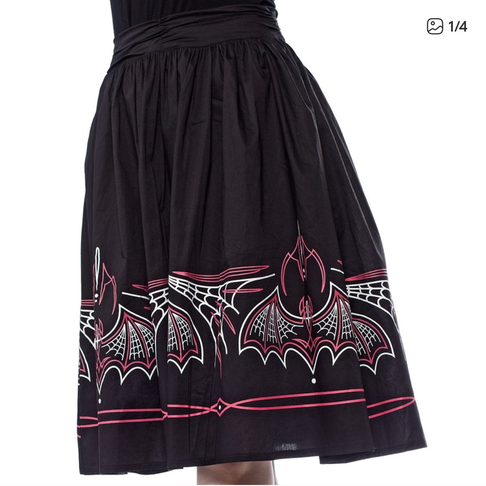 Batty Pinstripe Skirt Black/Pink Sourpuss